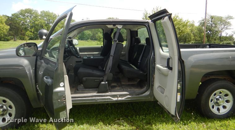 image for item DG4795 2011 Chevrolet Silverado 1500 Ext. Cab pickup truck