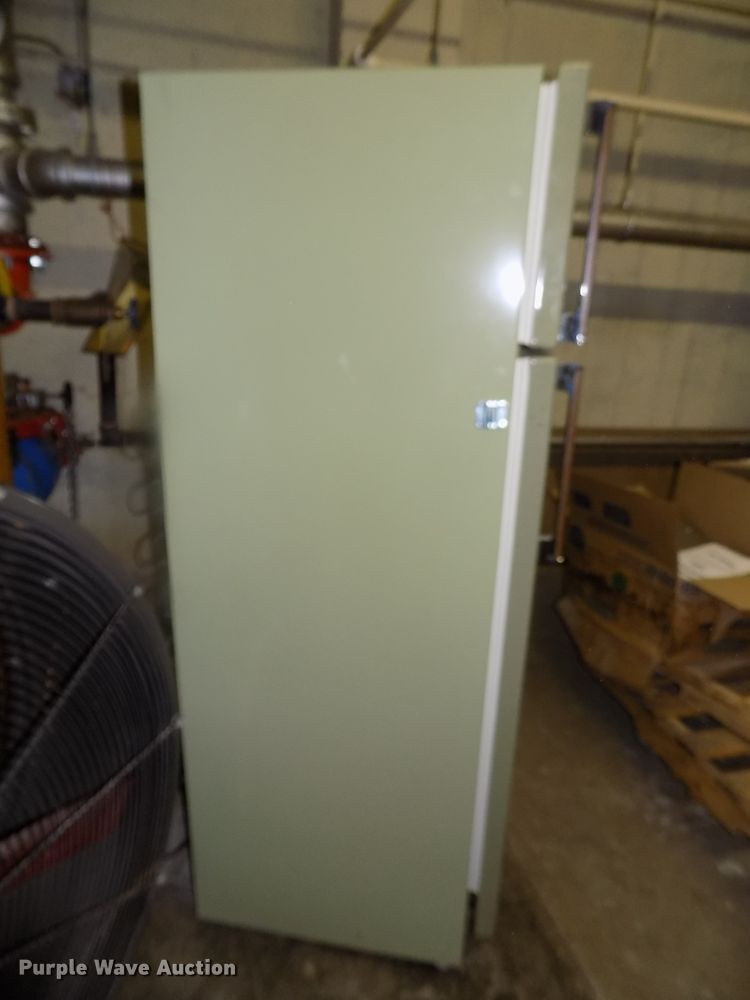 image for item DZ9724 Hotpoint refrigerator