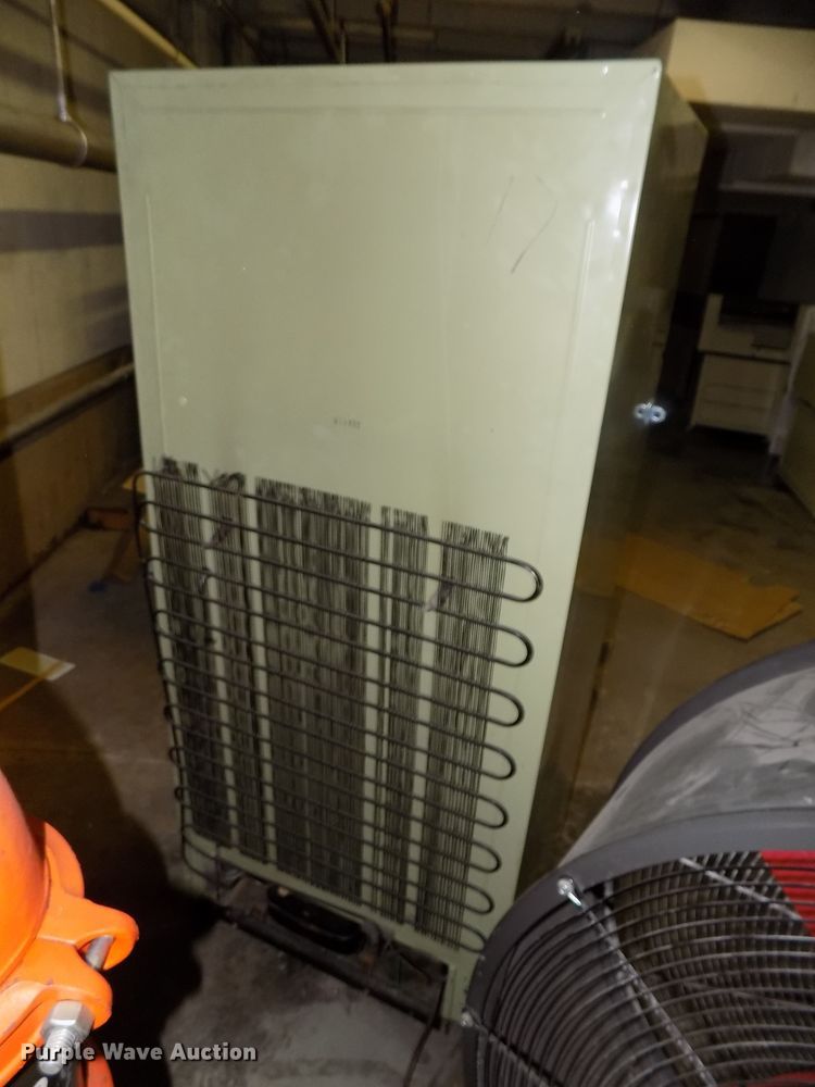 image for item DZ9724 Hotpoint refrigerator