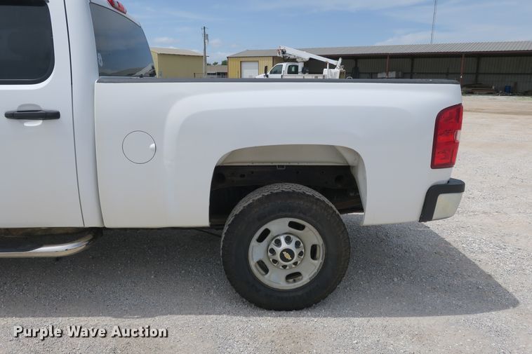image for item EA9310 2011 Chevrolet Silverado 2500HD Crew Cab pickup truck
