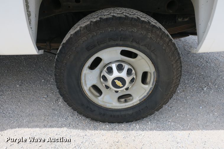 image for item EA9310 2011 Chevrolet Silverado 2500HD Crew Cab pickup truck