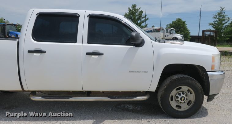 image for item EA9310 2011 Chevrolet Silverado 2500HD Crew Cab pickup truck