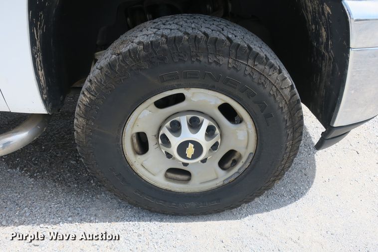 image for item EA9310 2011 Chevrolet Silverado 2500HD Crew Cab pickup truck