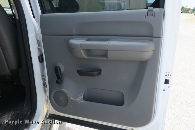 image for item EA9310 2011 Chevrolet Silverado 2500HD Crew Cab pickup truck