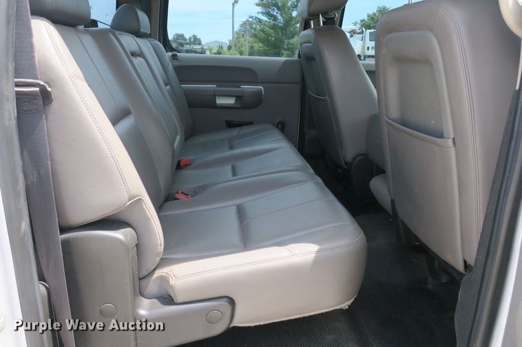 image for item EA9310 2011 Chevrolet Silverado 2500HD Crew Cab pickup truck