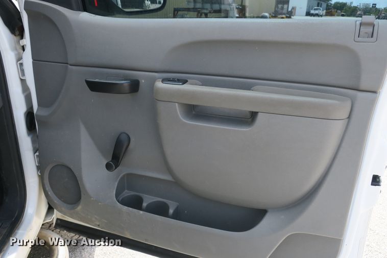 image for item EA9310 2011 Chevrolet Silverado 2500HD Crew Cab pickup truck