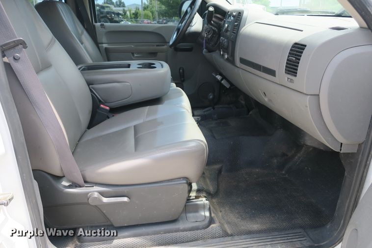 image for item EA9310 2011 Chevrolet Silverado 2500HD Crew Cab pickup truck