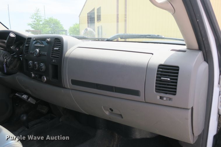 image for item EA9310 2011 Chevrolet Silverado 2500HD Crew Cab pickup truck