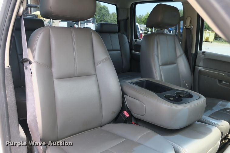 image for item EA9310 2011 Chevrolet Silverado 2500HD Crew Cab pickup truck