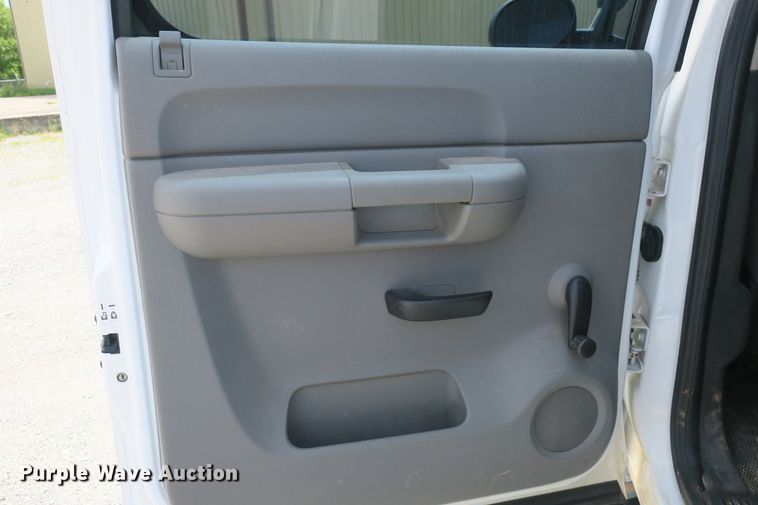 image for item EA9310 2011 Chevrolet Silverado 2500HD Crew Cab pickup truck