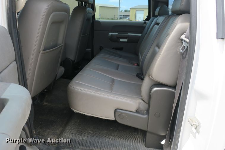 image for item EA9310 2011 Chevrolet Silverado 2500HD Crew Cab pickup truck