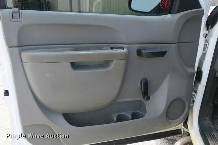 image for item EA9310 2011 Chevrolet Silverado 2500HD Crew Cab pickup truck