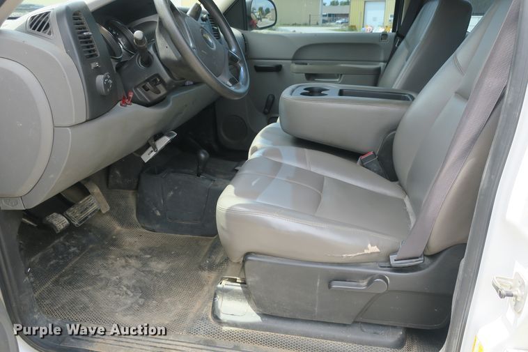 image for item EA9310 2011 Chevrolet Silverado 2500HD Crew Cab pickup truck