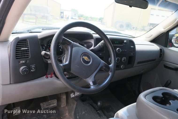 image for item EA9310 2011 Chevrolet Silverado 2500HD Crew Cab pickup truck