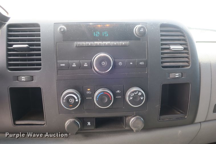 image for item EA9310 2011 Chevrolet Silverado 2500HD Crew Cab pickup truck