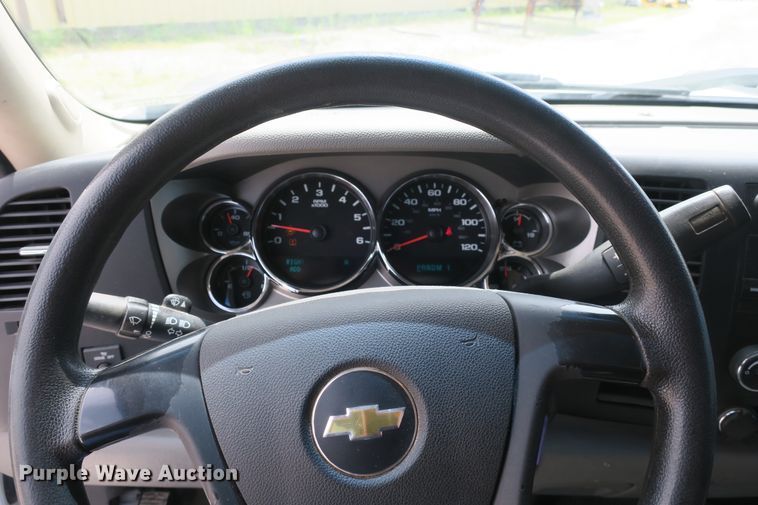 image for item EA9310 2011 Chevrolet Silverado 2500HD Crew Cab pickup truck