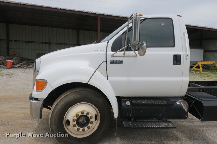 image for item EA9312 2008 Ford F650 Super Duty XLT truck cab and chassis