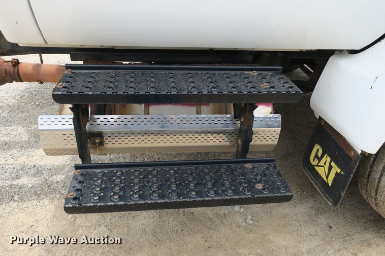 image for item EA9312 2008 Ford F650 Super Duty XLT truck cab and chassis