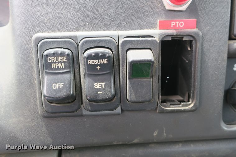 image for item EA9312 2008 Ford F650 Super Duty XLT truck cab and chassis