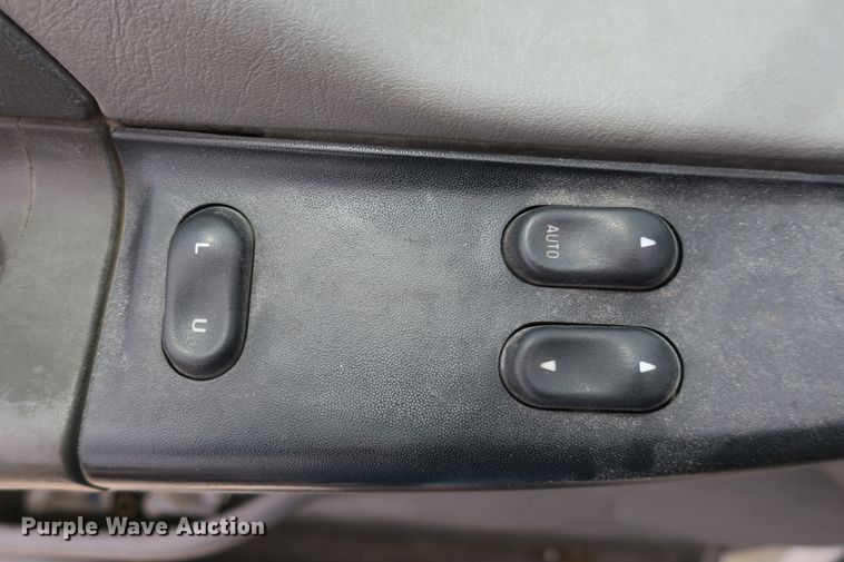 image for item EA9312 2008 Ford F650 Super Duty XLT truck cab and chassis