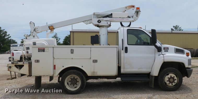 image for item EA9314 2008 GMC C5500 bucket truck
