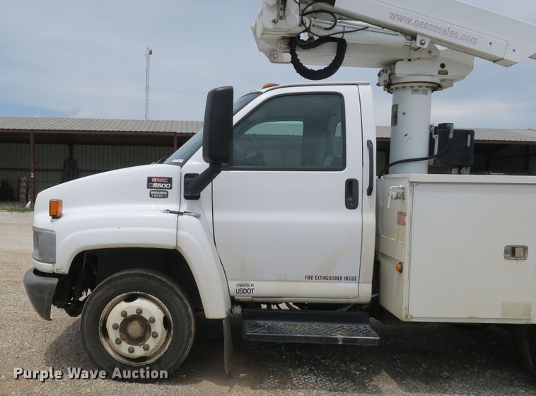 image for item EA9314 2008 GMC C5500 bucket truck