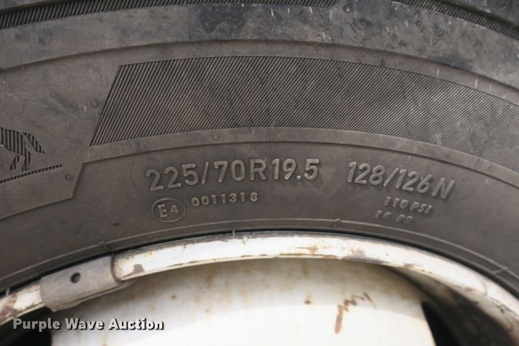 image for item EA9314 2008 GMC C5500 bucket truck