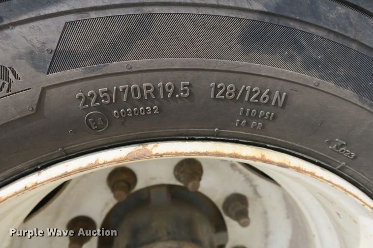 image for item EA9314 2008 GMC C5500 bucket truck