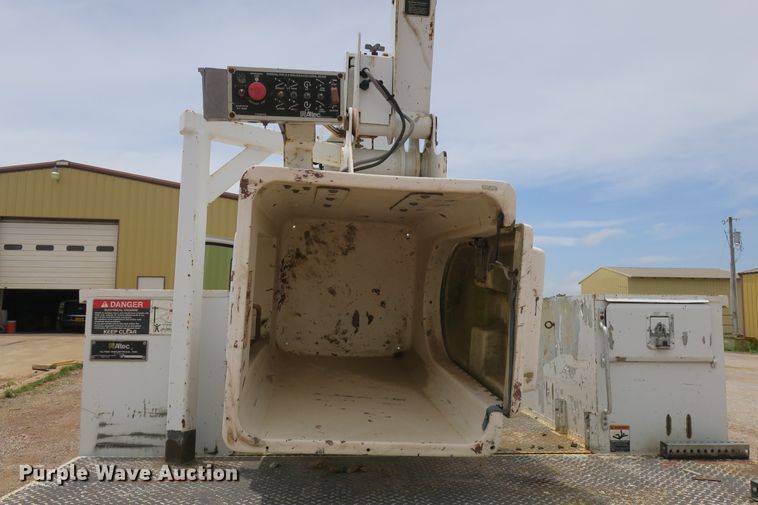 image for item EA9314 2008 GMC C5500 bucket truck