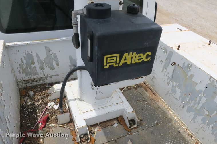 image for item EA9314 2008 GMC C5500 bucket truck