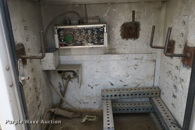 image for item EA9314 2008 GMC C5500 bucket truck