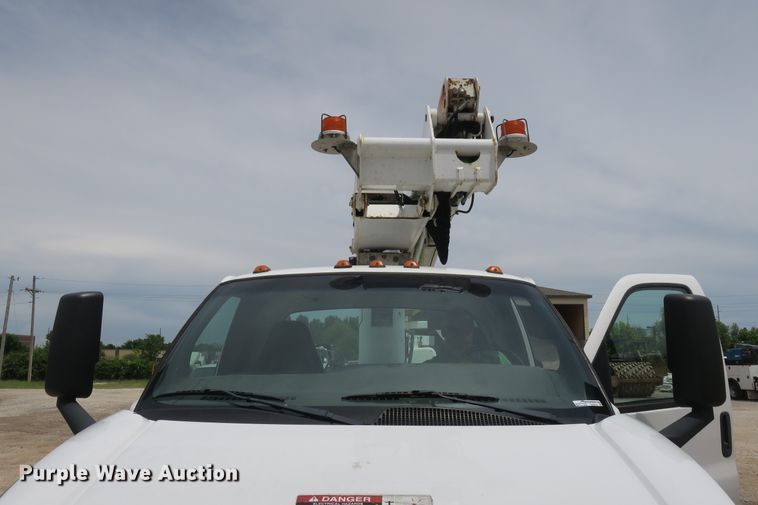 image for item EA9314 2008 GMC C5500 bucket truck