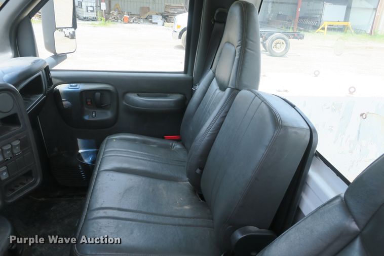 image for item EA9314 2008 GMC C5500 bucket truck