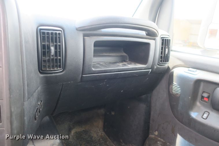 image for item EA9314 2008 GMC C5500 bucket truck