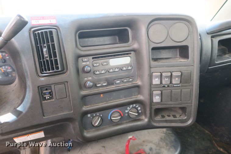 image for item EA9314 2008 GMC C5500 bucket truck