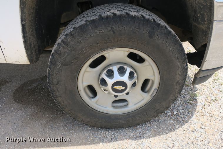 image for item EA9315 2011 Chevrolet Silverado 2500HD Crew Cab pickup truck