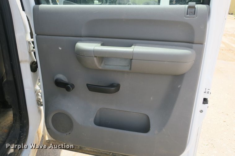 image for item EA9315 2011 Chevrolet Silverado 2500HD Crew Cab pickup truck