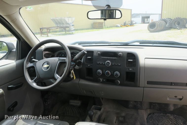 image for item EA9315 2011 Chevrolet Silverado 2500HD Crew Cab pickup truck