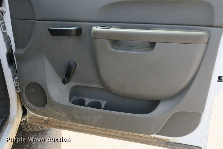 image for item EA9315 2011 Chevrolet Silverado 2500HD Crew Cab pickup truck