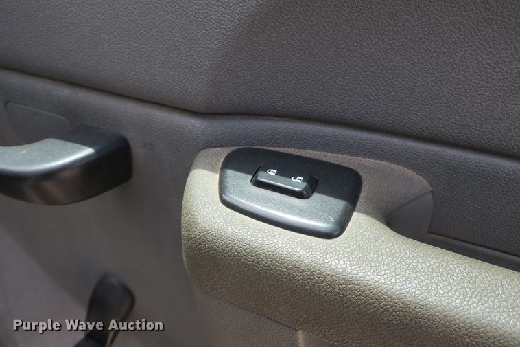 image for item EA9315 2011 Chevrolet Silverado 2500HD Crew Cab pickup truck