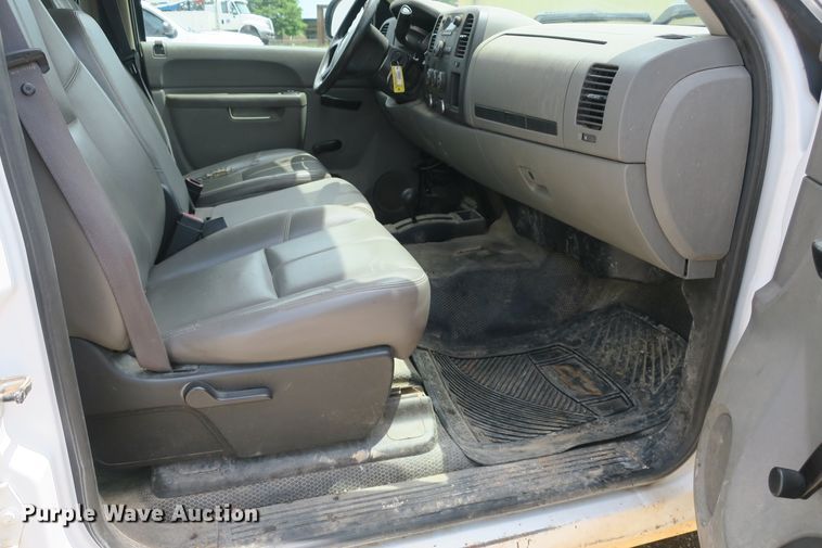 image for item EA9315 2011 Chevrolet Silverado 2500HD Crew Cab pickup truck