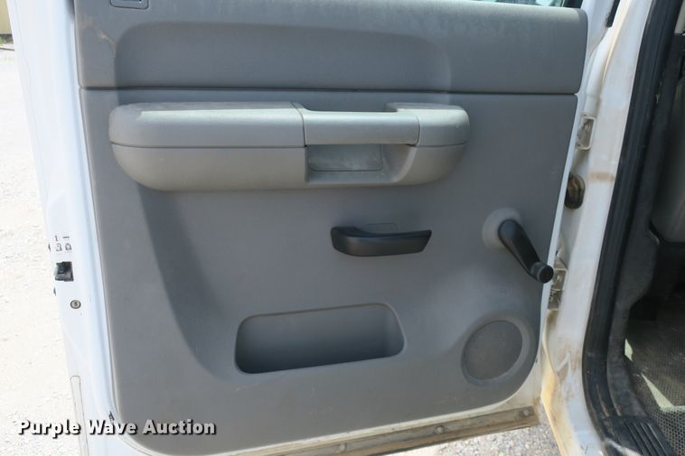 image for item EA9315 2011 Chevrolet Silverado 2500HD Crew Cab pickup truck