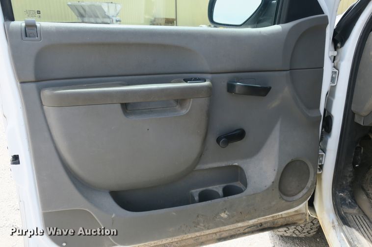 image for item EA9315 2011 Chevrolet Silverado 2500HD Crew Cab pickup truck