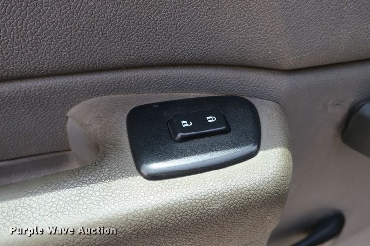 image for item EA9315 2011 Chevrolet Silverado 2500HD Crew Cab pickup truck