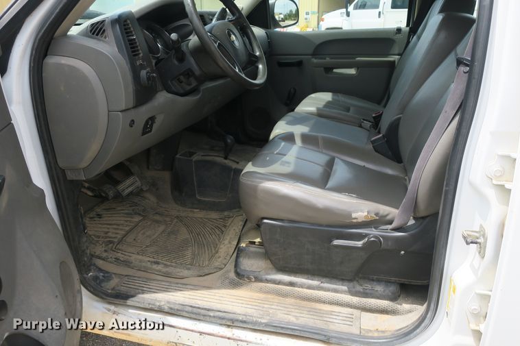 image for item EA9315 2011 Chevrolet Silverado 2500HD Crew Cab pickup truck