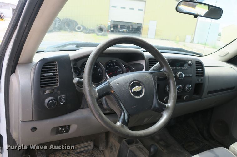 image for item EA9315 2011 Chevrolet Silverado 2500HD Crew Cab pickup truck