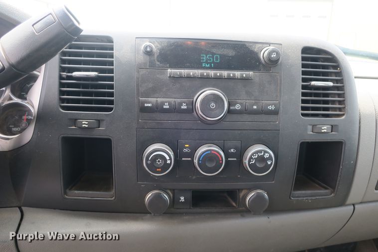 image for item EA9315 2011 Chevrolet Silverado 2500HD Crew Cab pickup truck