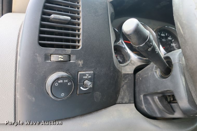 image for item EA9315 2011 Chevrolet Silverado 2500HD Crew Cab pickup truck