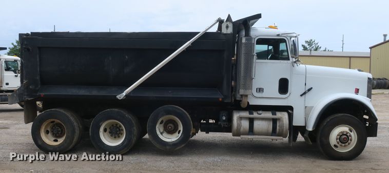image for item EA9316 2004 Freightliner FLD dump truck