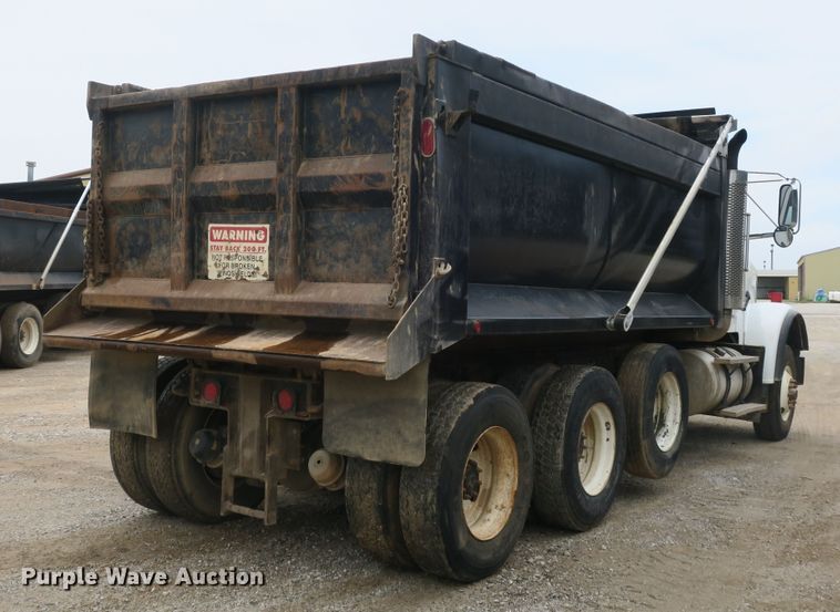 image for item EA9316 2004 Freightliner FLD dump truck